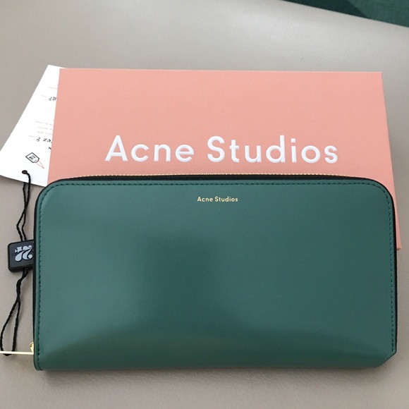 Acne Studios Other - NWT Acne Studios leather continental wallet